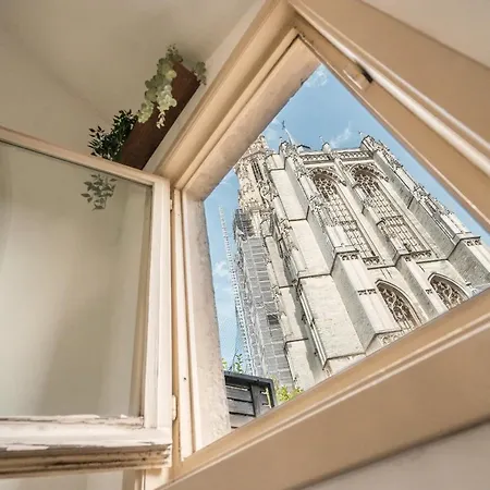 Tempel Triplex & Duplex At Historic Heart Of