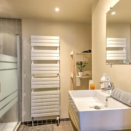 Tempel Triplex & Duplex At Historic Heart Of