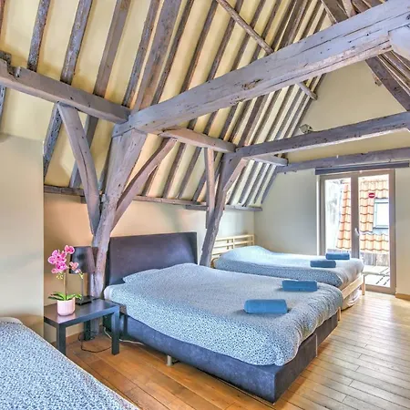 Tempel Triplex & Duplex At Historic Heart Of *
