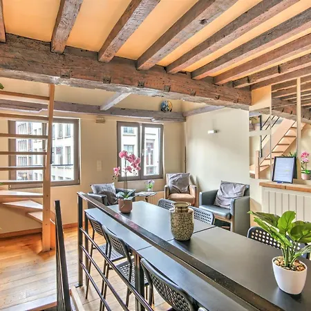 Tempel Triplex & Duplex At Historic Heart Of *