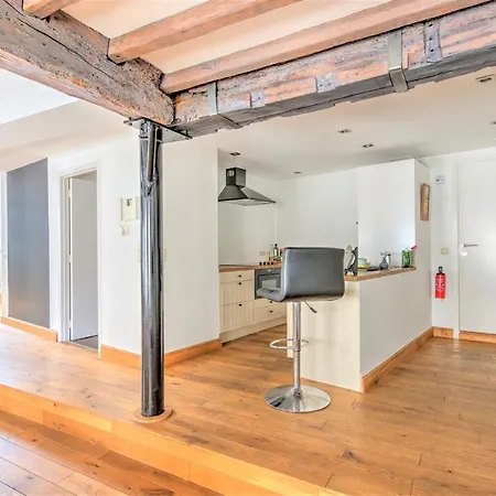 Tempel Triplex & Duplex At Historic Heart Of *