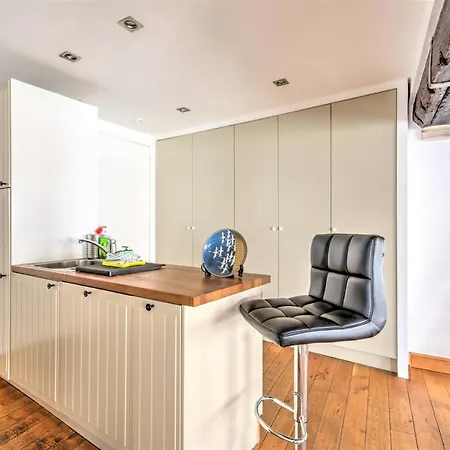 Tempel Triplex & Duplex At Historic Heart Of
